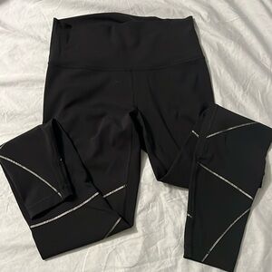 Lululemon size 8. Black with silver pattern on legs (thigh down). Great cond.